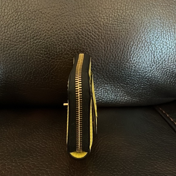 SALE !! Versace unisex La Greca leather logo compact wallet / belt pouch NWB - Picture 4 of 8